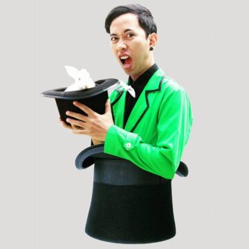 Julius Aan Hantara - Magician in Bali